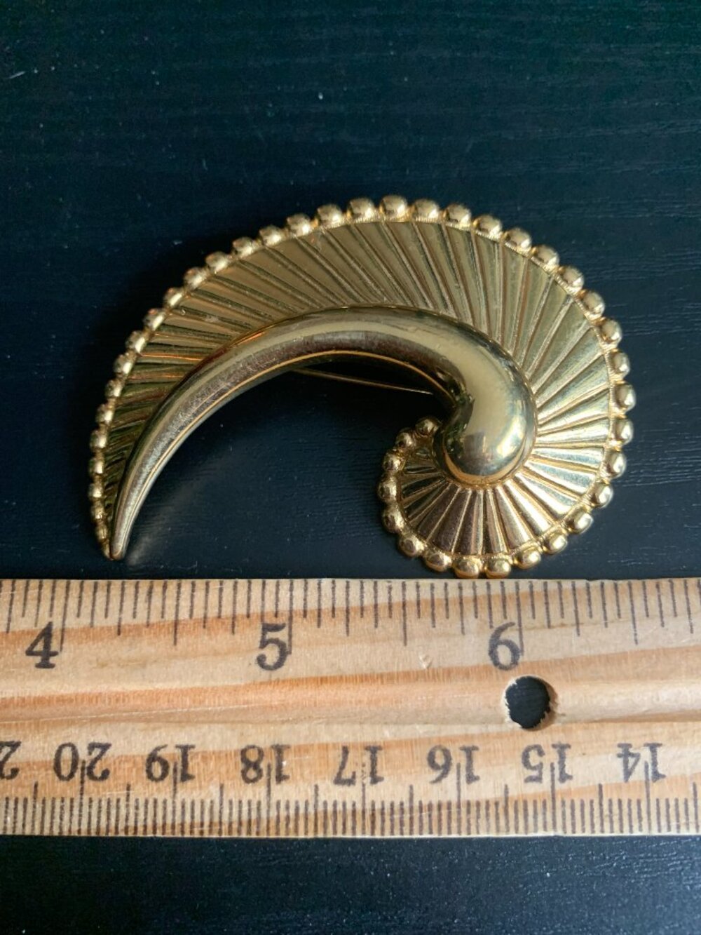 Monet Gold Shell Brooch - Picture 4 of 5